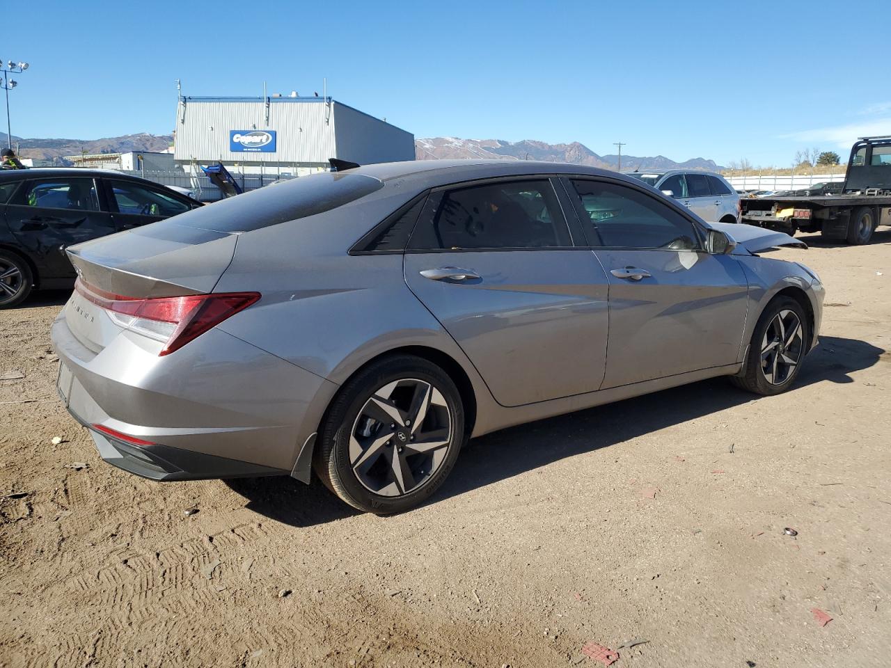 2023 Hyundai Elantra - Image 3