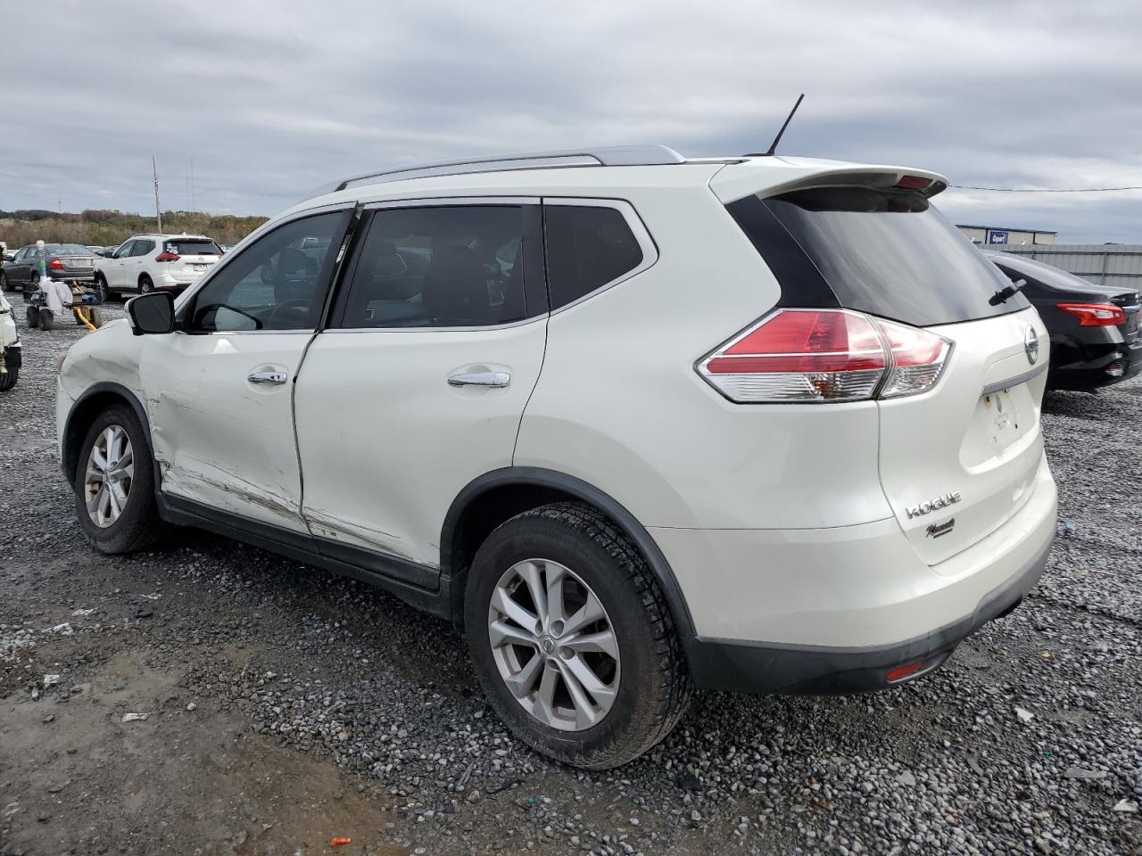 2016 Nissan Rogue - Image 2