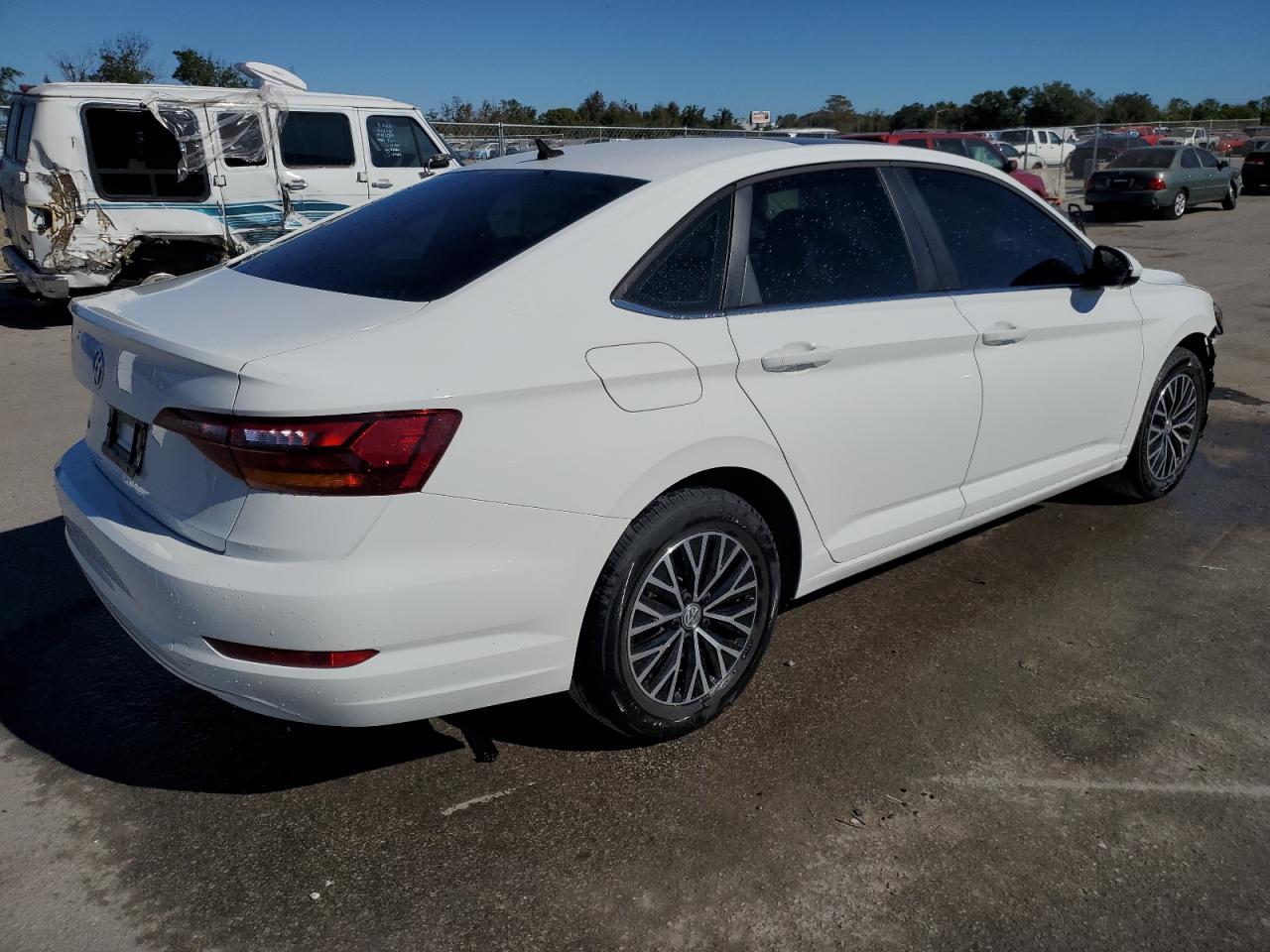 2019 Volkswagen Jetta - Image 3