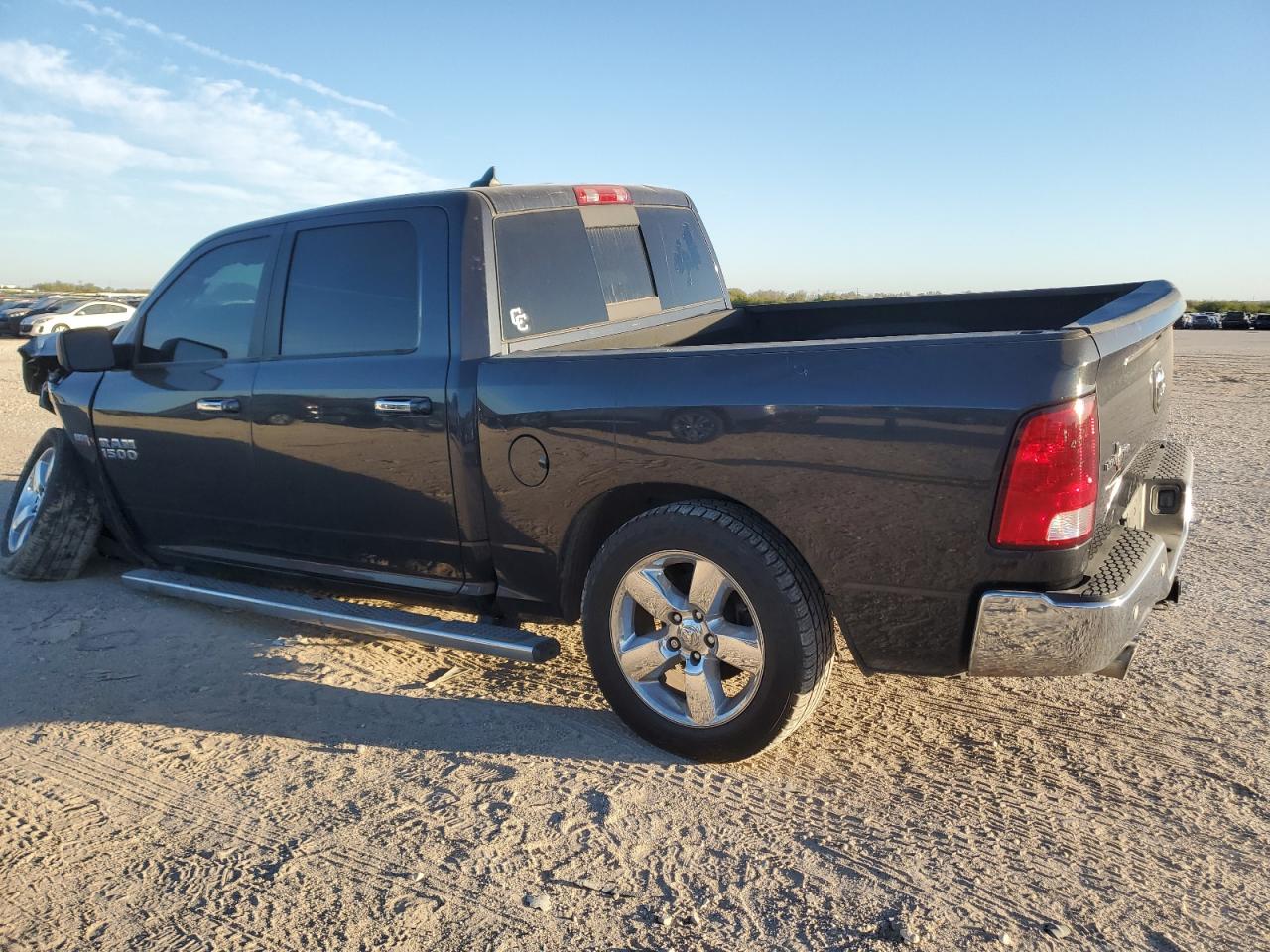 2016 RAM 1500 - Image 2