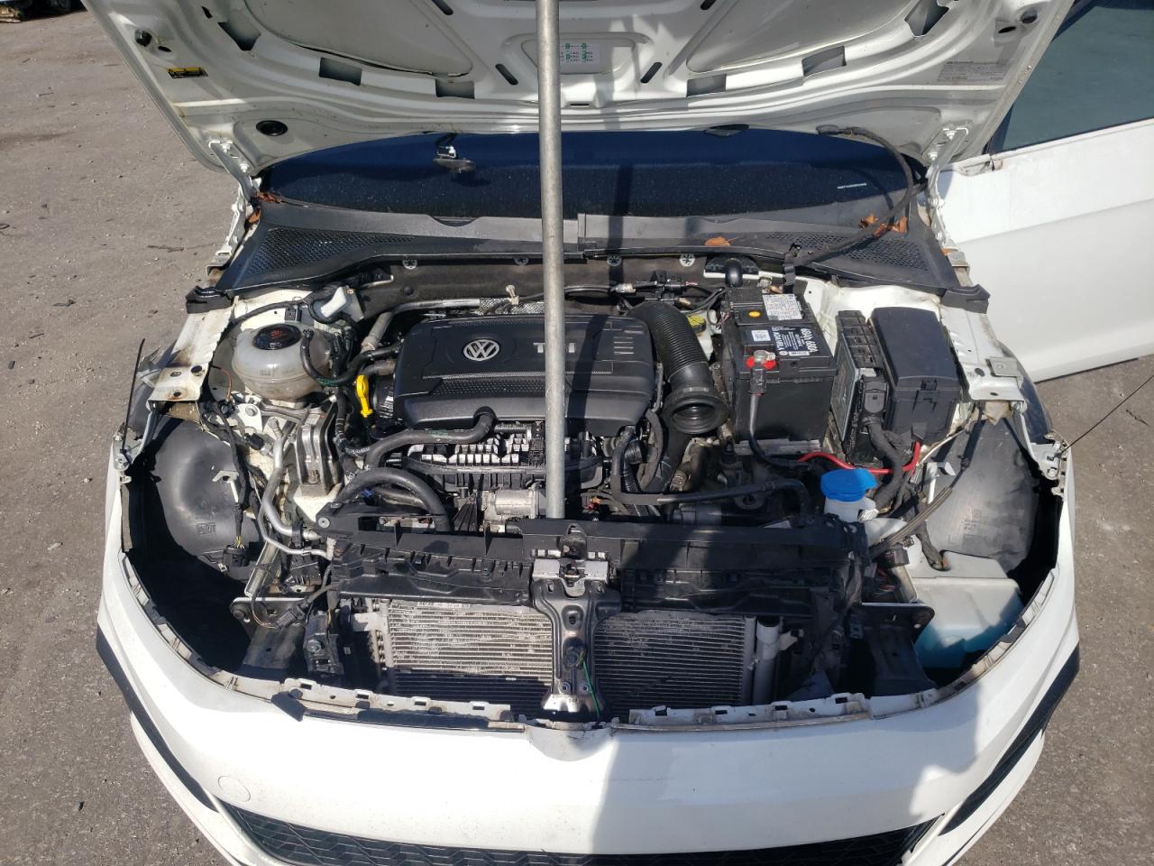 2019 Volkswagen GTI - Image 11