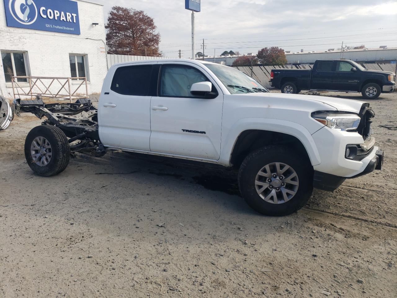 2019 Toyota Tacoma - Image 4