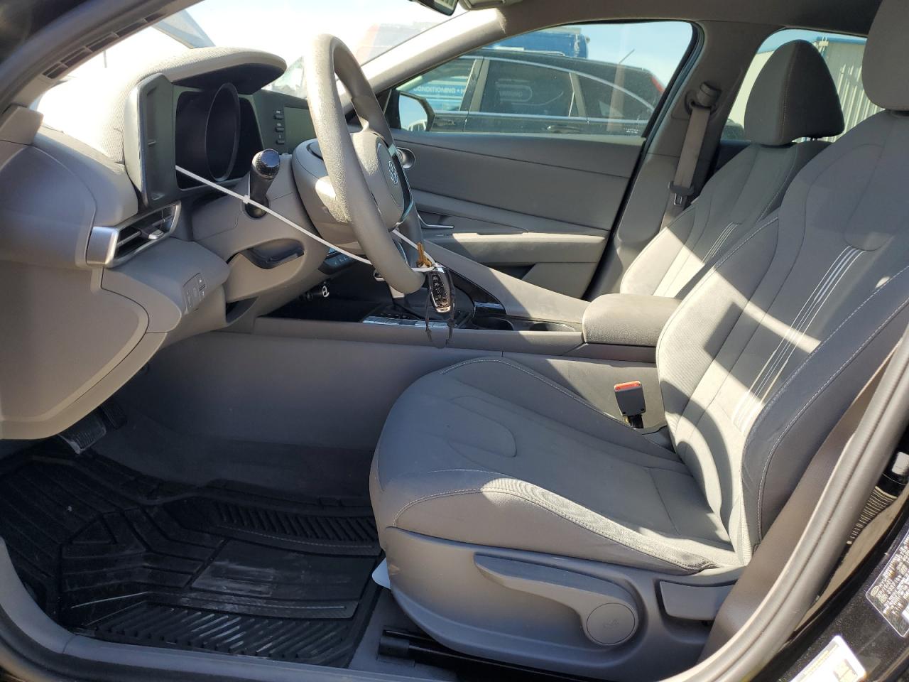 2022 Hyundai Elantra - Image 7