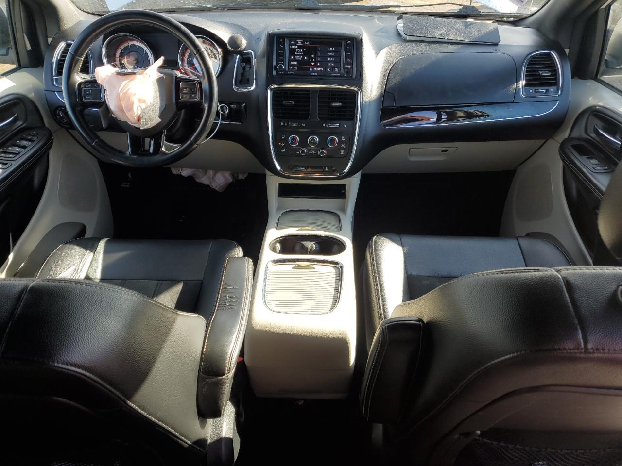 2019 Dodge Caravan - Image 8