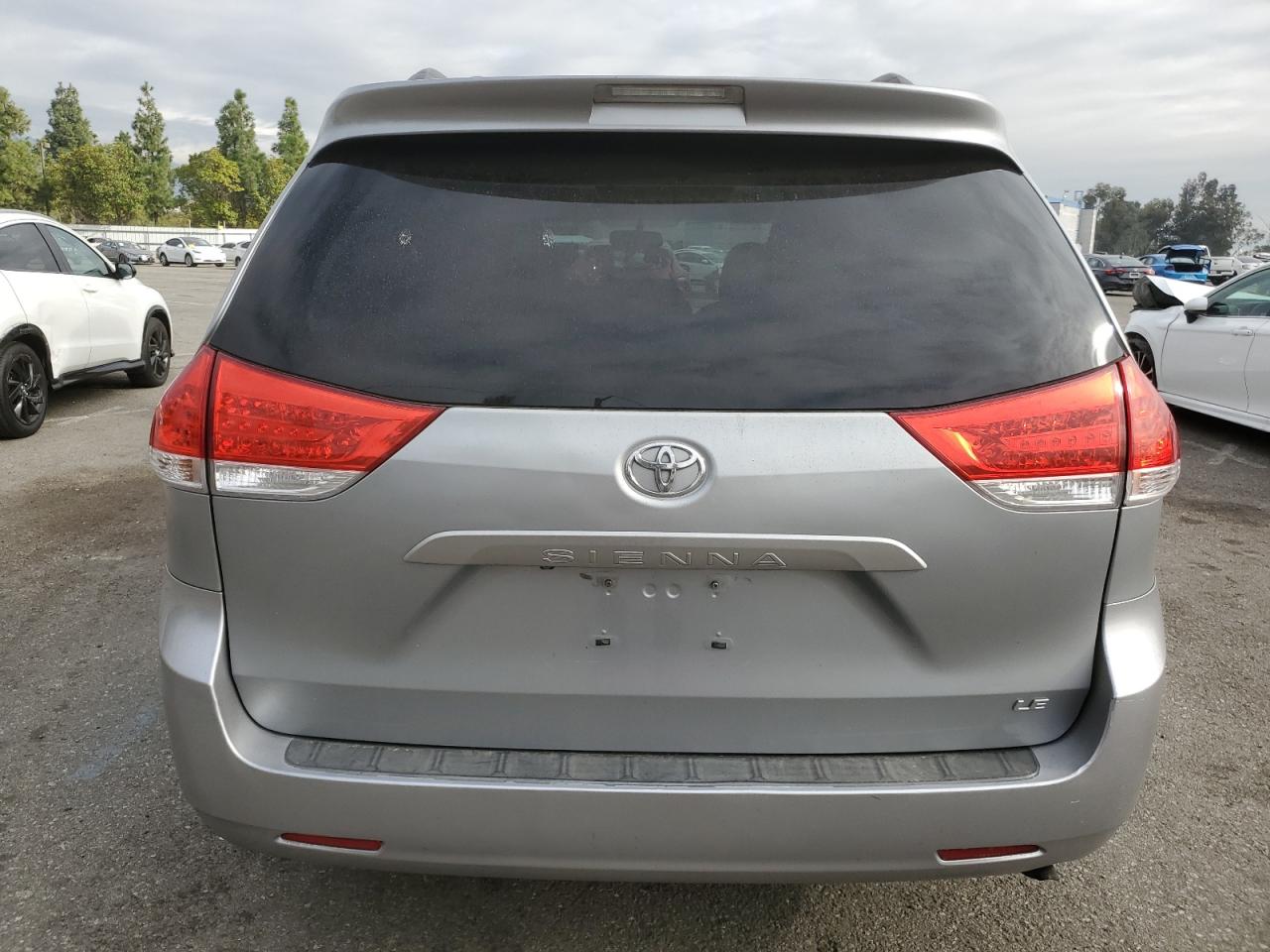 2011 Toyota Sienna - Image 6