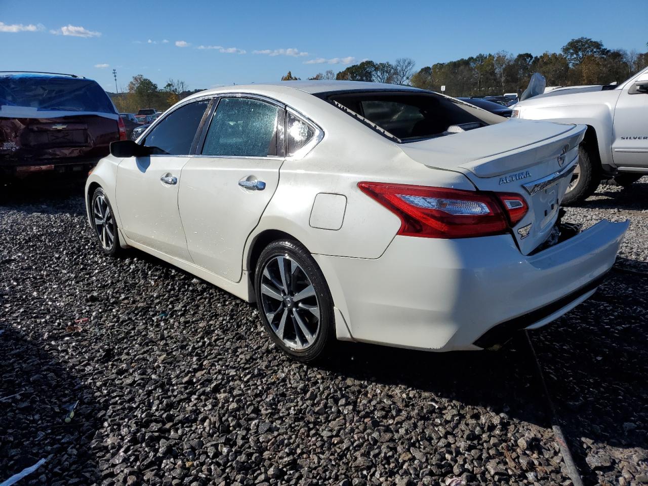 2016 Nissan Altima - Image 2