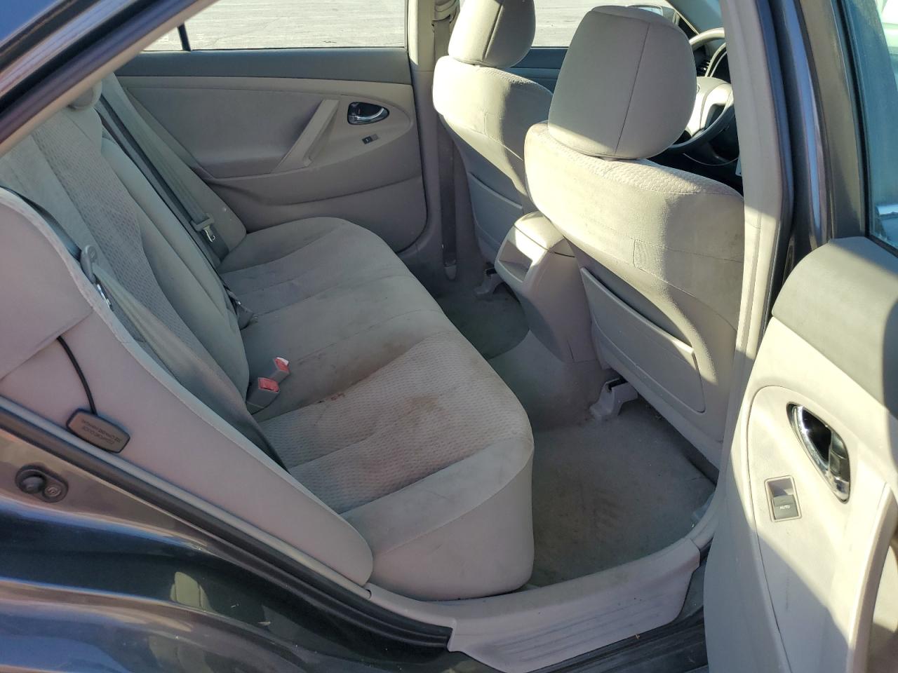 2011 Toyota Camry - Image 10