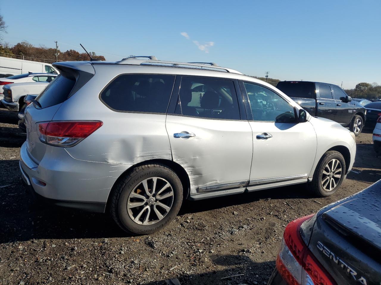2013 Nissan Pathfinder - Image 3