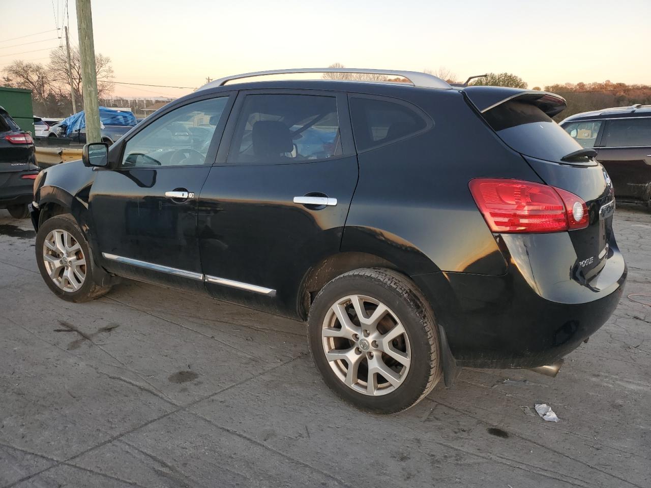 2012 Nissan Rogue - Image 2