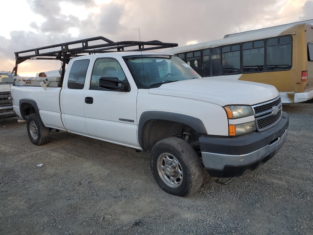 2006 Chevrolet Silverado - Image 4