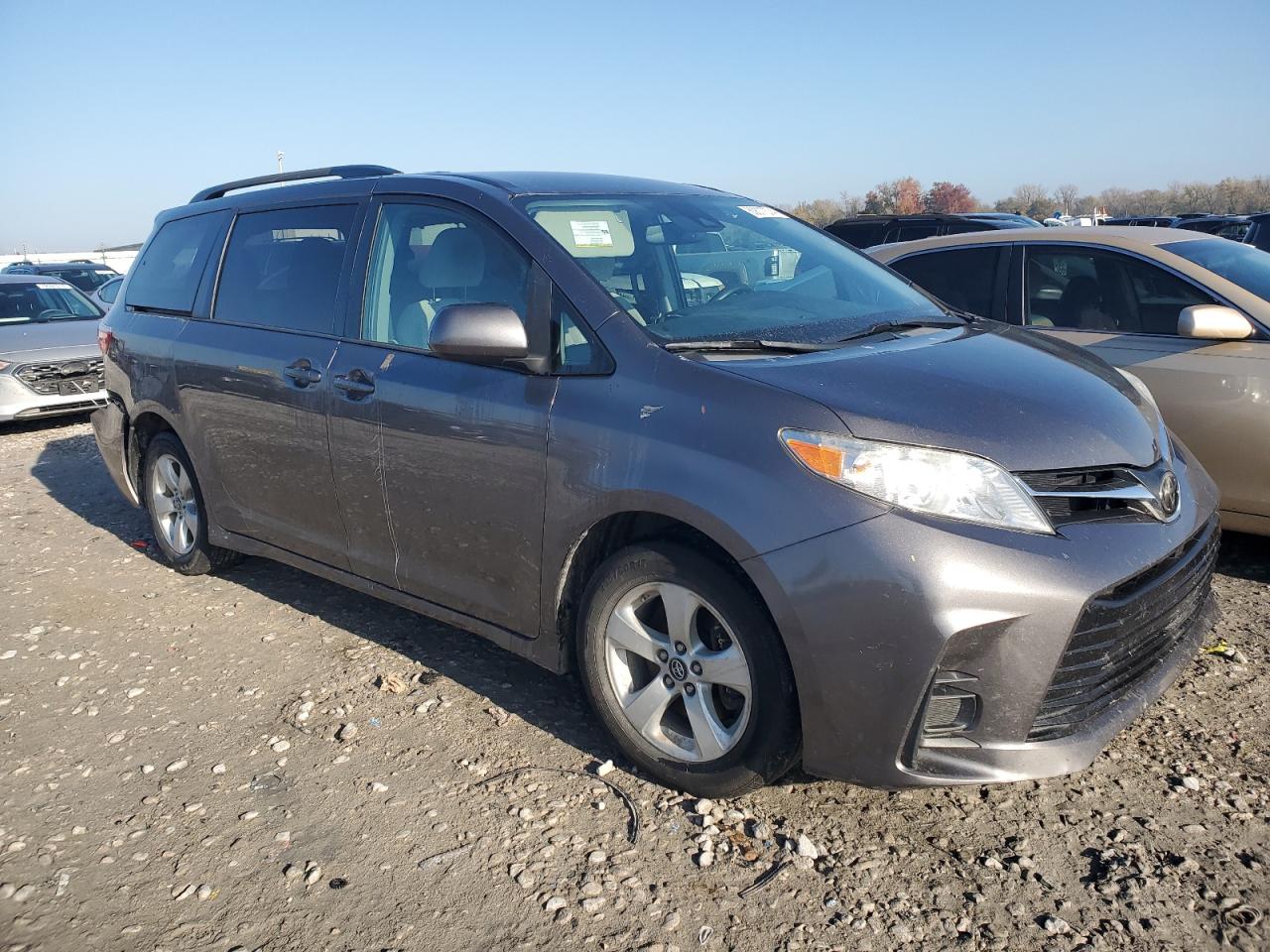 2019 Toyota Sienna - Image 4