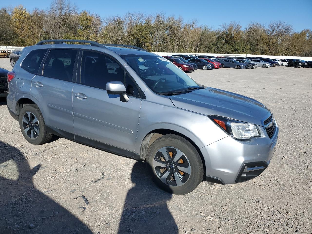 VIN JF2SJAGC9JH588156 2018 SUBARU FORESTER no.4