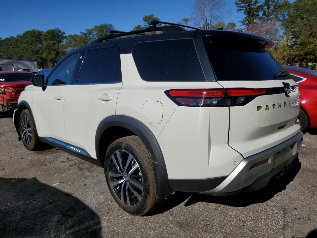 2024 Nissan Pathfinder - Image 2