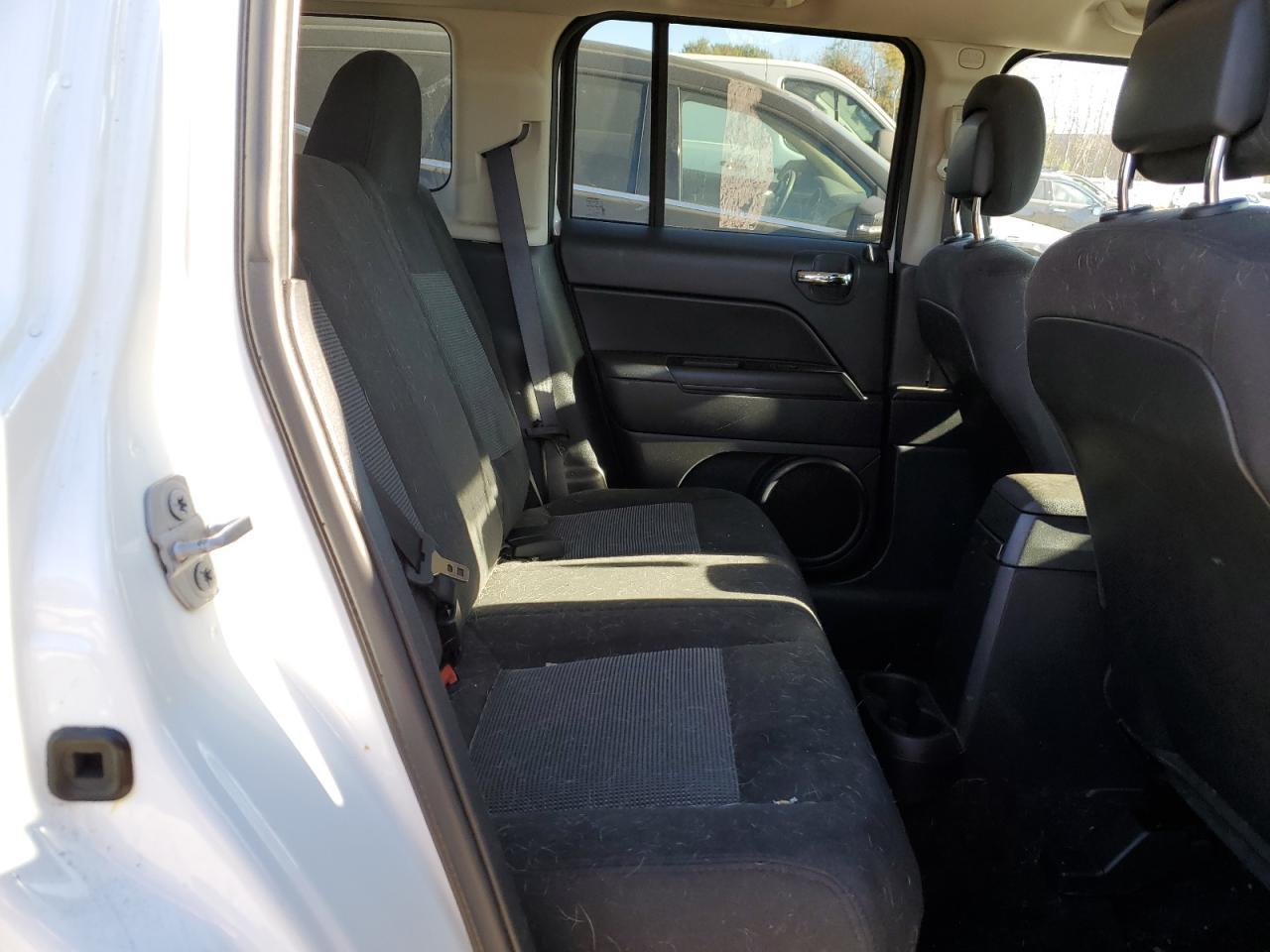 2016 Jeep Liberty (Patriot) - Image 11
