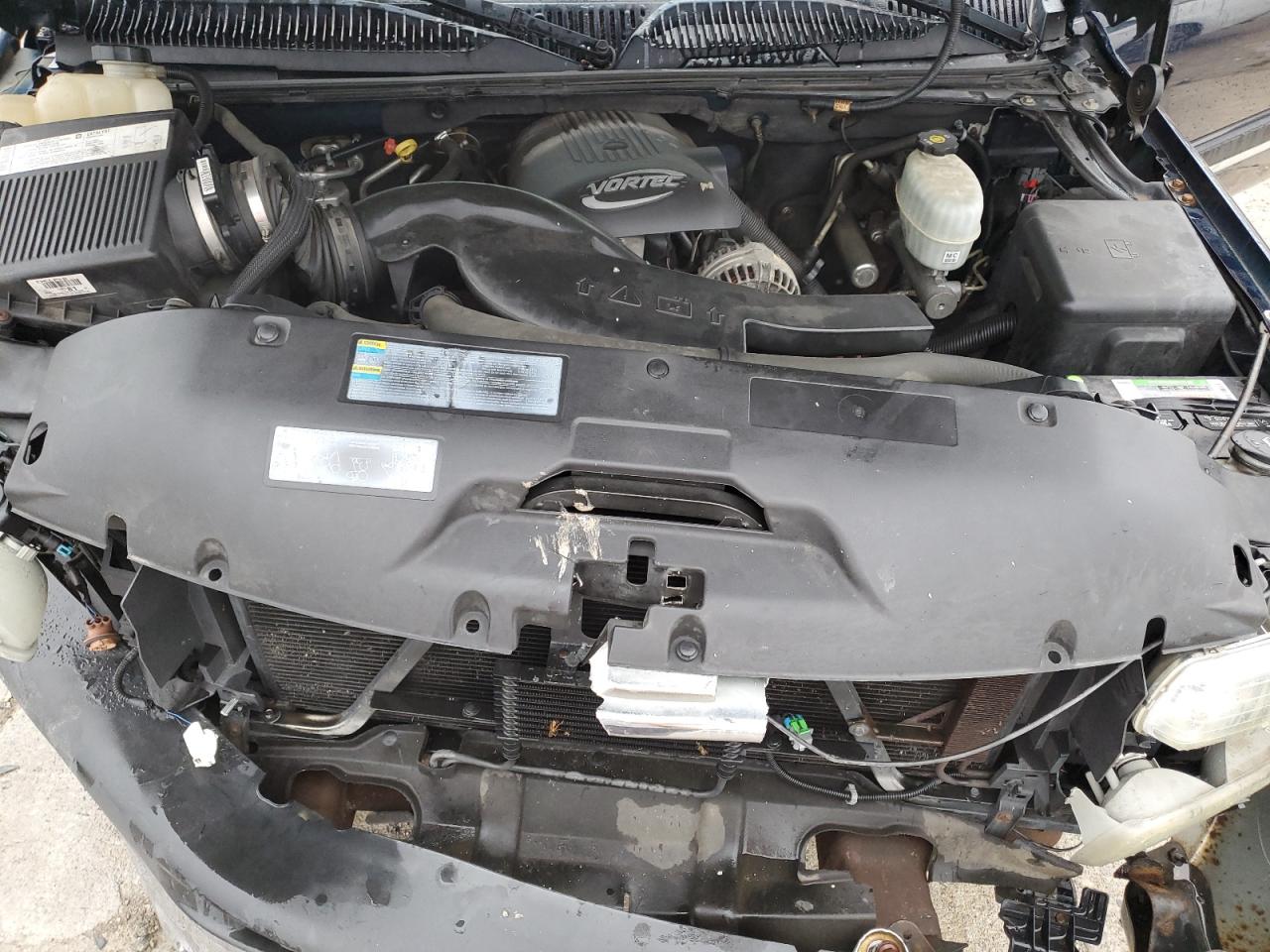 2005 Chevrolet Tahoe - Image 13