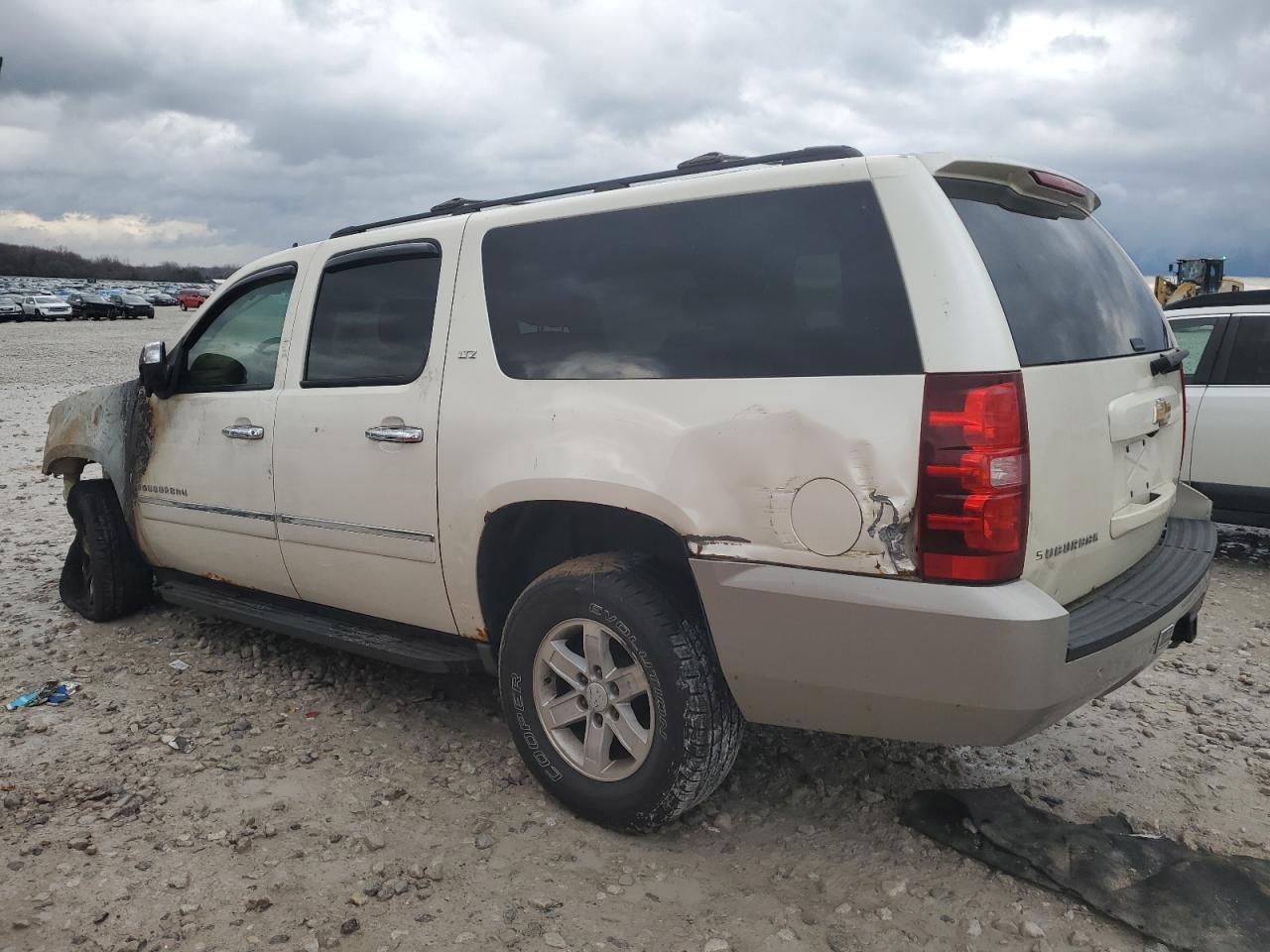 2009 Chevrolet Suburban - Image 2
