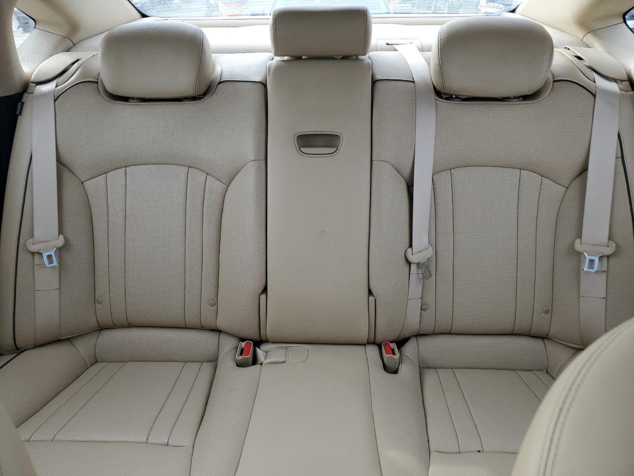 2015 Hyundai Genesis - Image 10