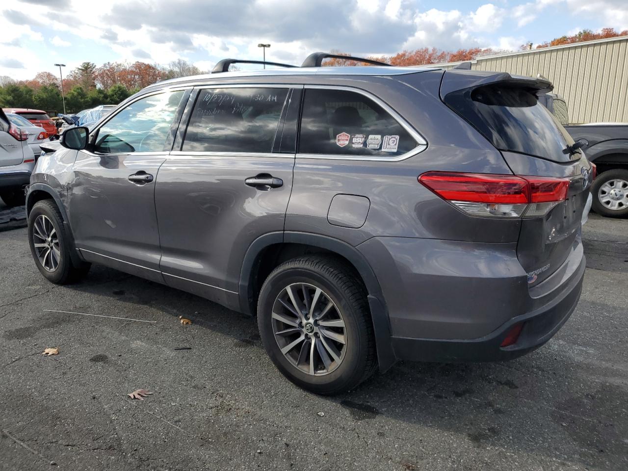 2017 Toyota Highlander - Image 2