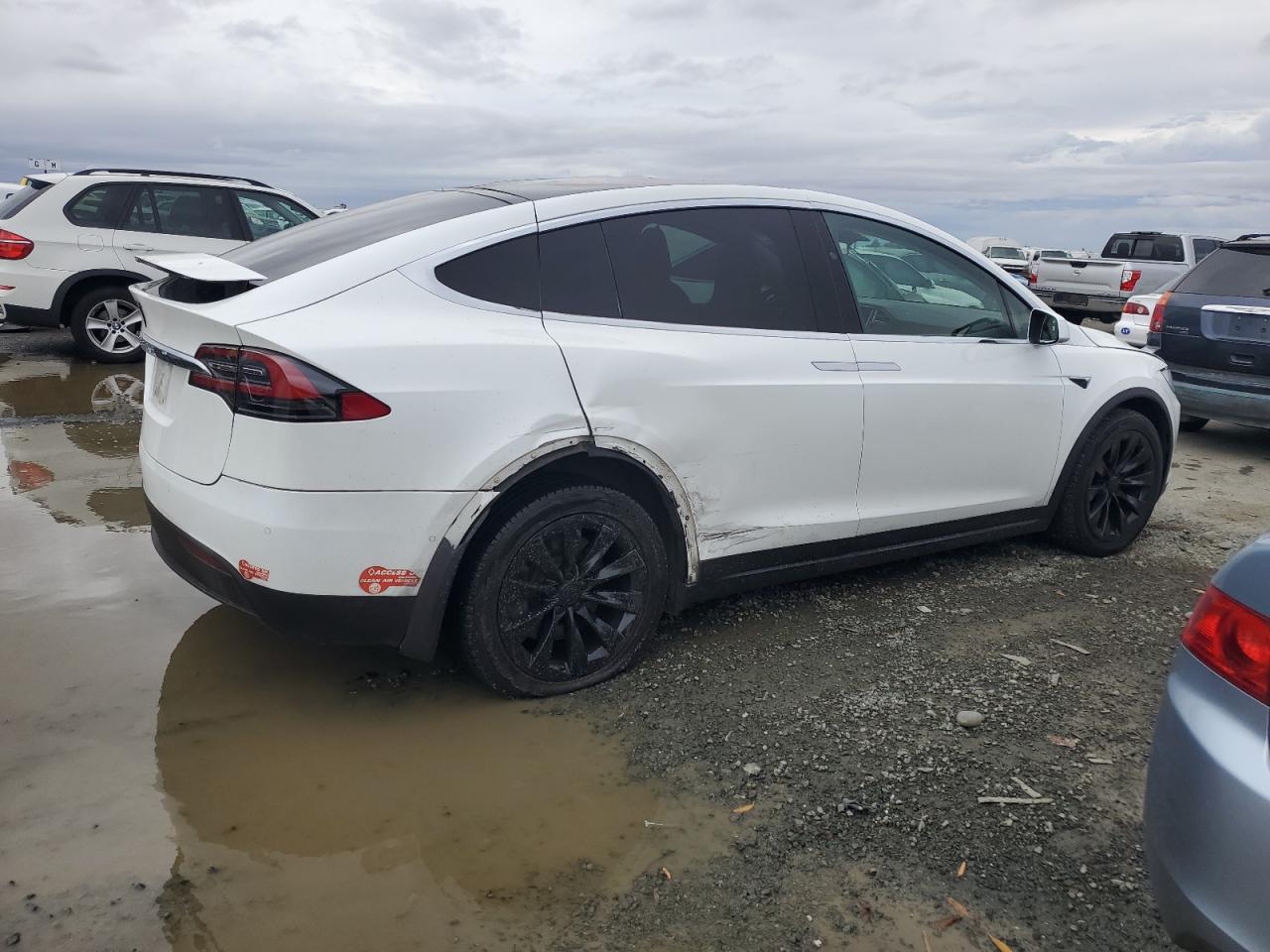 VIN 5YJXCBE25HF068335 2017 TESLA MODEL X no.3