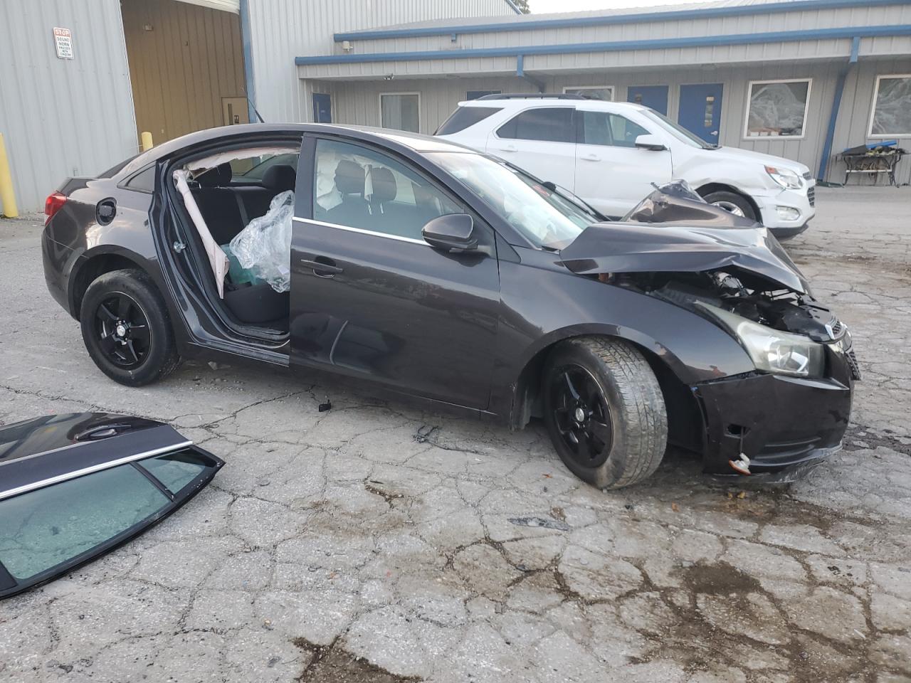 VIN 1G1PC5SB4E7235767 2014 CHEVROLET CRUZE no.4