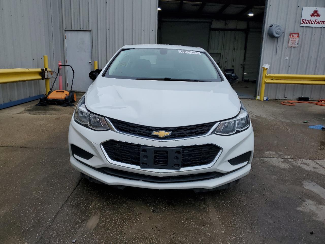 2018 Chevrolet Cruze - Image 5