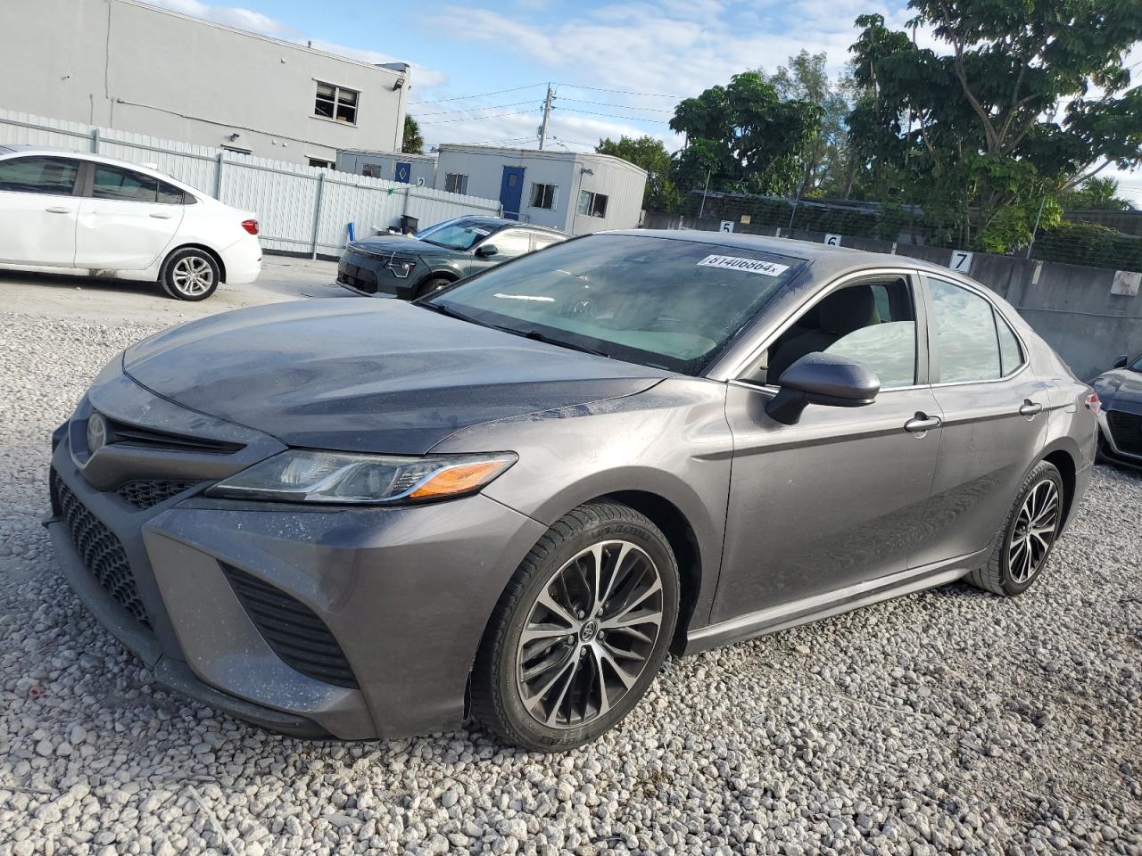 VIN 4T1B11HK7JU117503 2018 TOYOTA CAMRY no.1