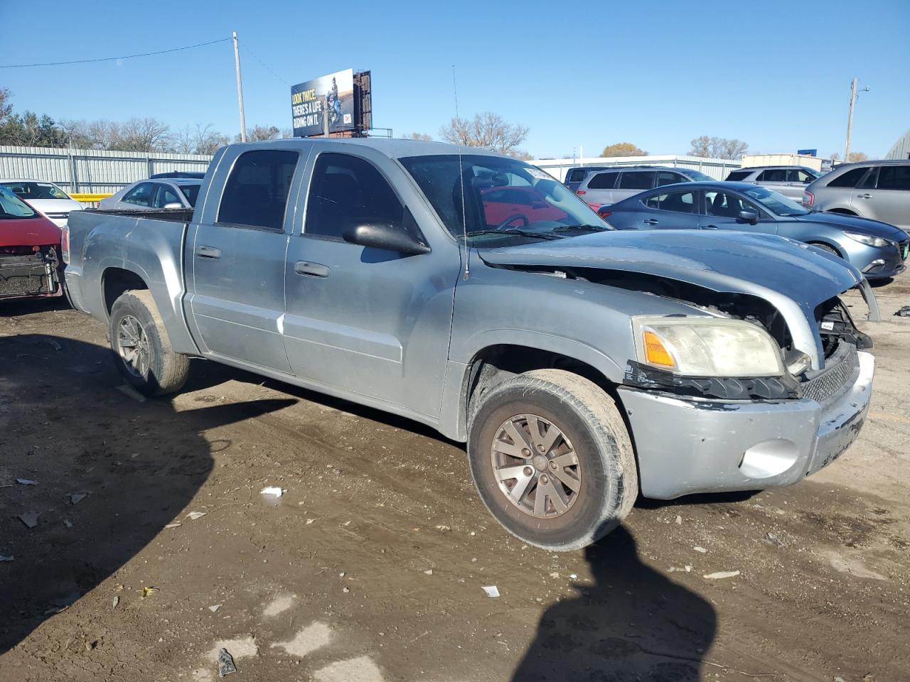 2008 Mitsubishi Raider - Image 4