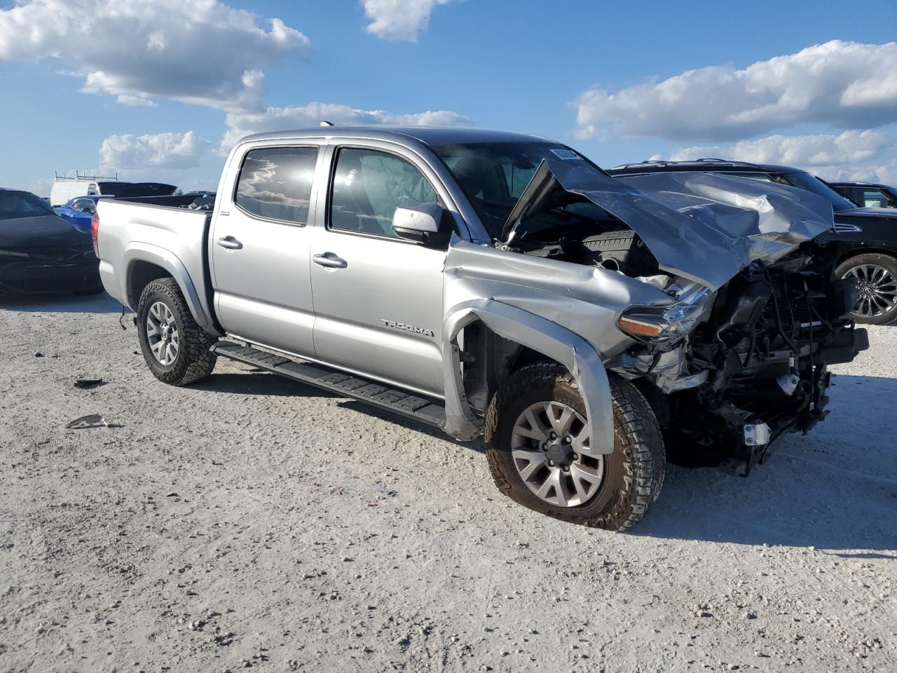 VIN 5TFAZ5CN8JX068389 2018 TOYOTA TACOMA no.4