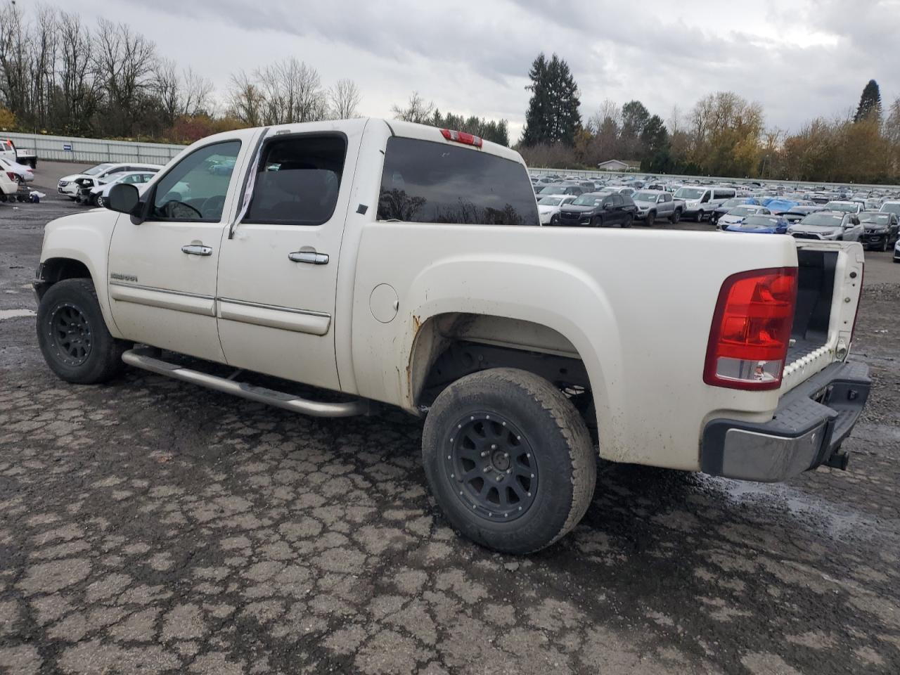 2011 GMC Sierra - Image 2