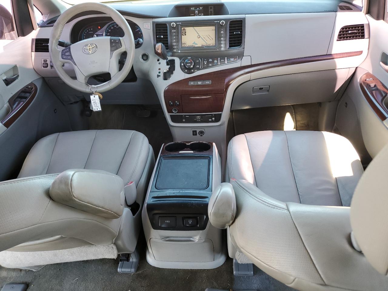 2012 Toyota Sienna - Image 8