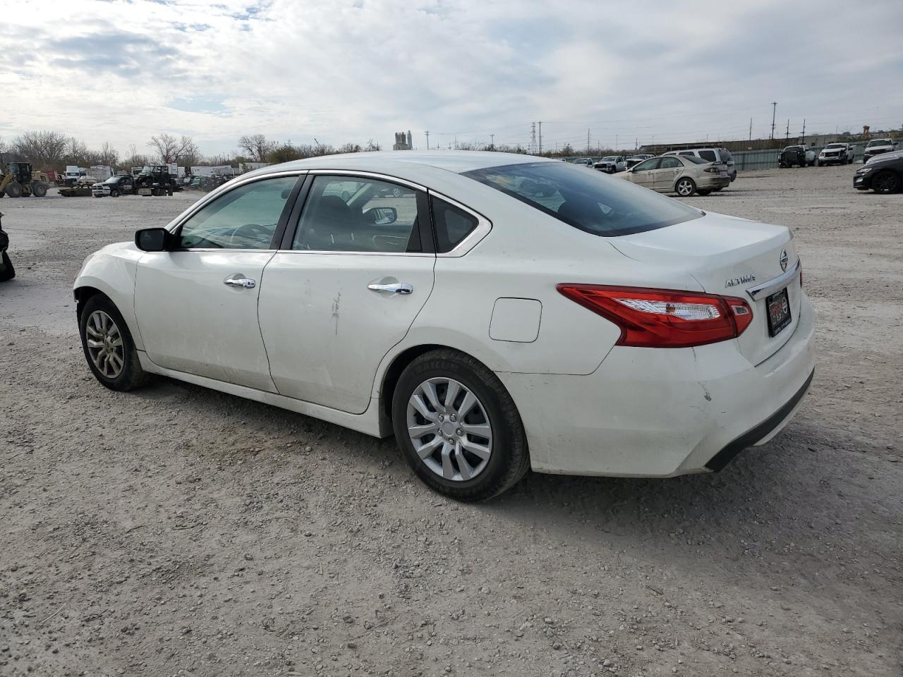 2016 Nissan Altima - Image 2