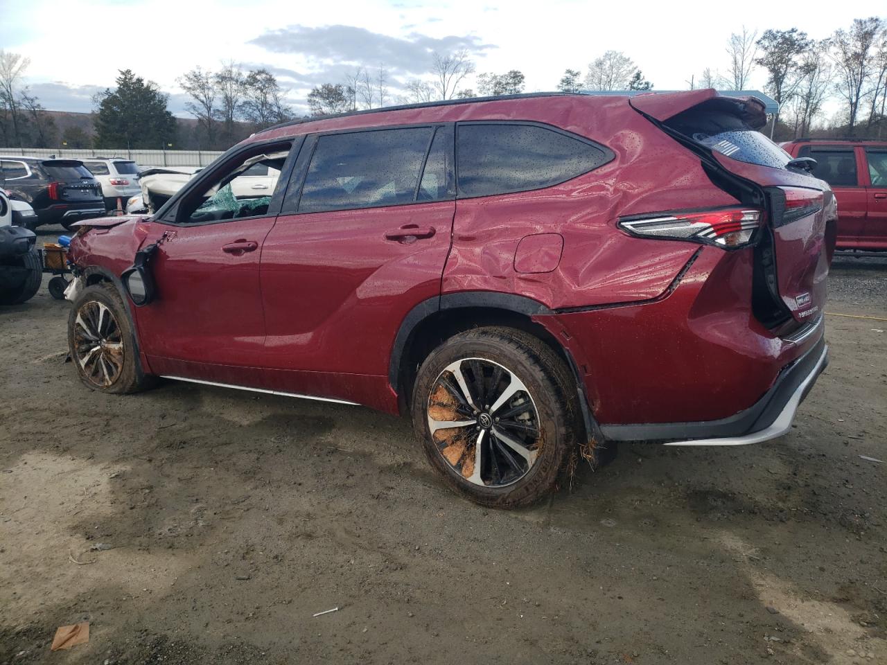 2022 Toyota Highlander - Image 2