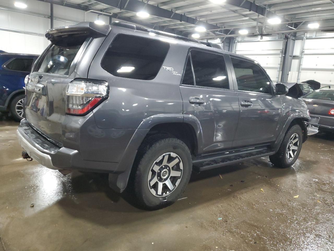 VIN JTEBU5JR1K5709156 2019 TOYOTA 4RUNNER no.3