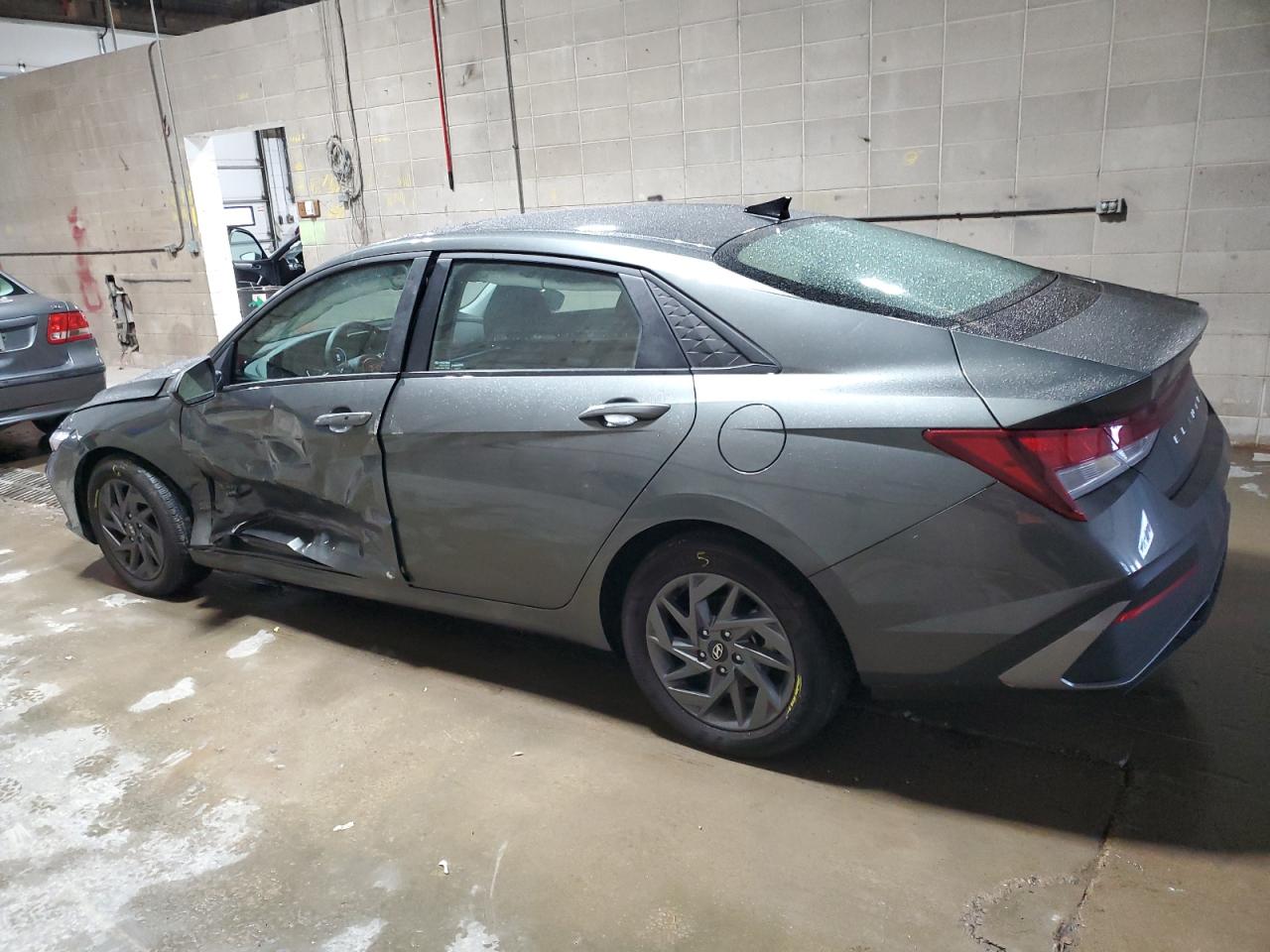 2024 Hyundai Elantra - Image 2