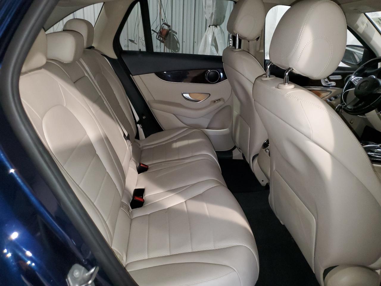 2016 Mercedes-Benz GLC - Image 11