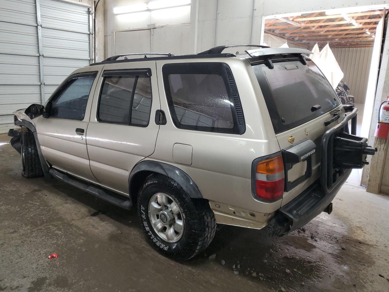 1996 Nissan Pathfinder - Image 2