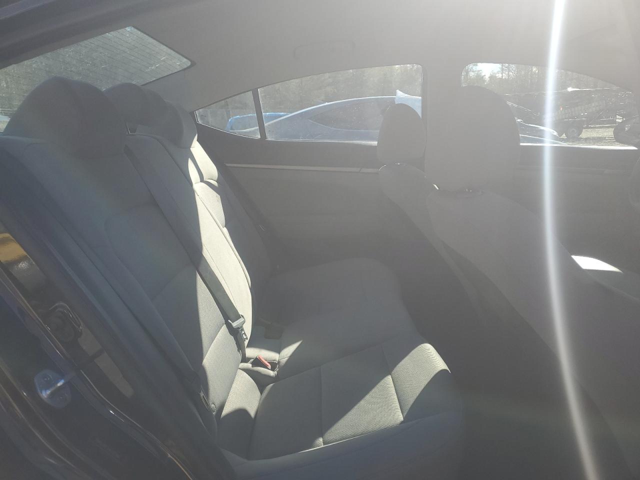 2018 Hyundai Elantra - Image 10