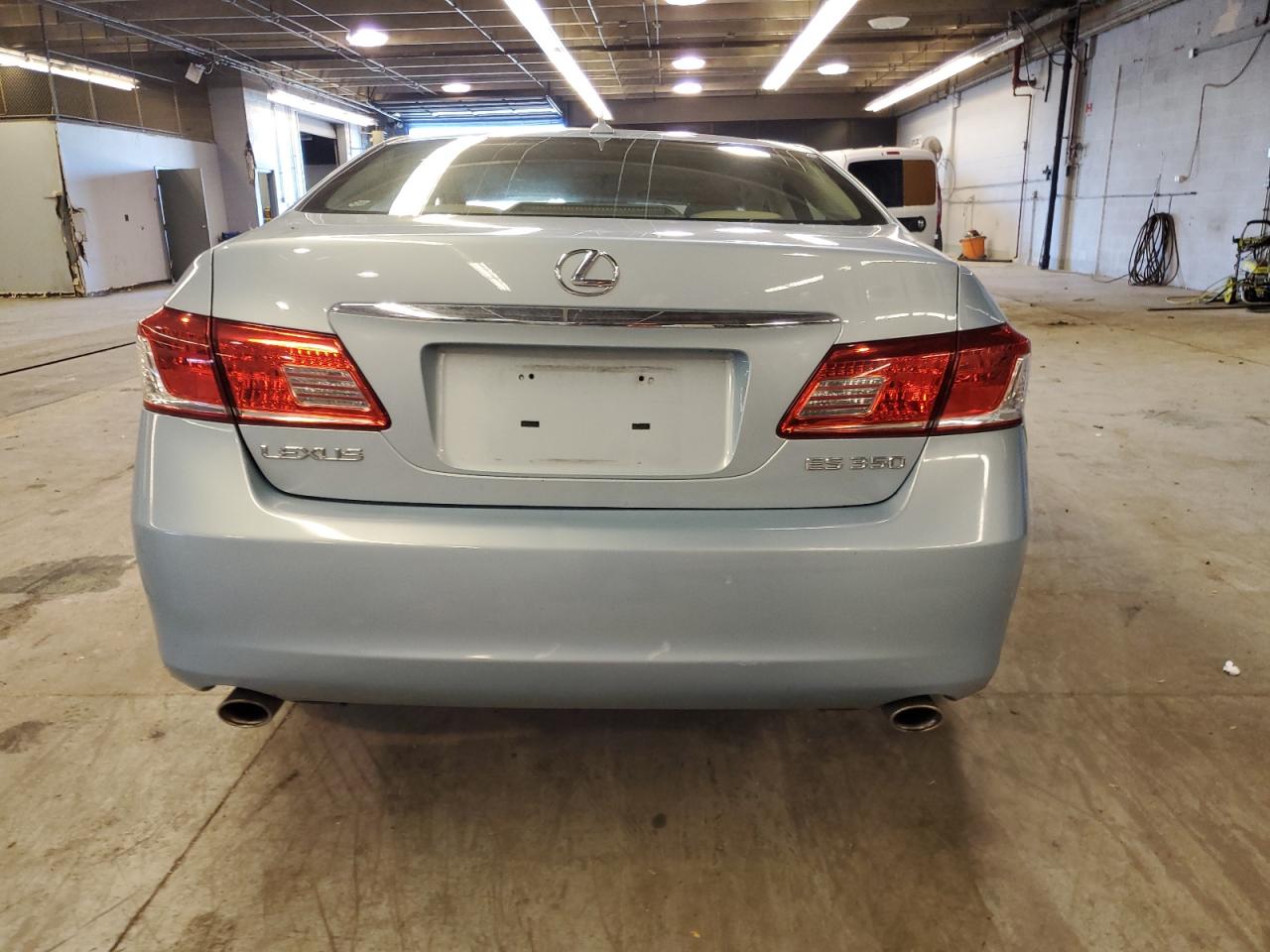 2010 Lexus ES - Image 6