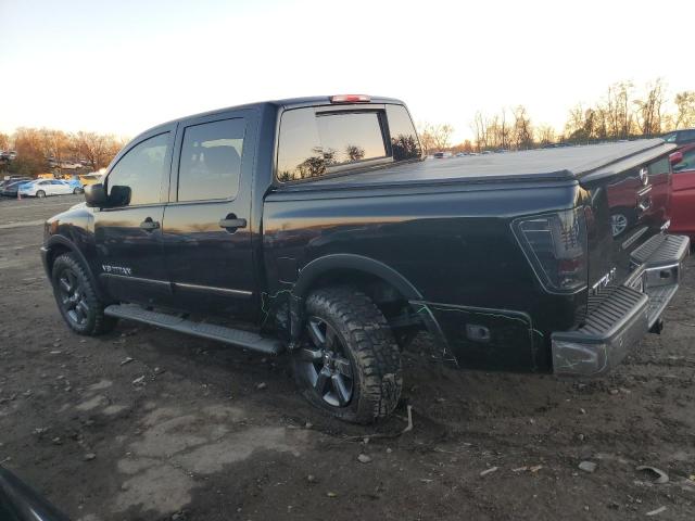 Pickups NISSAN TITAN 2015 Czarny