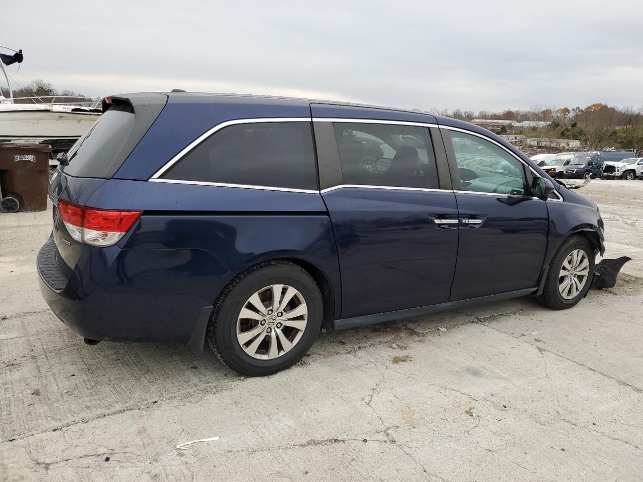 VIN 5FNRL5H30GB165679 2016 HONDA ODYSSEY no.3