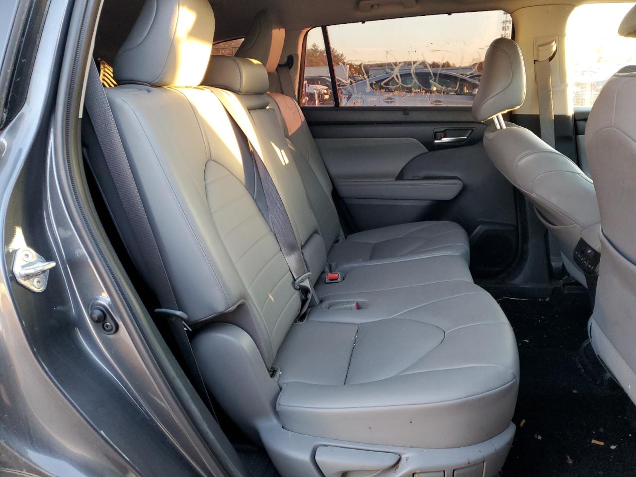 2021 Toyota Highlander - Image 11
