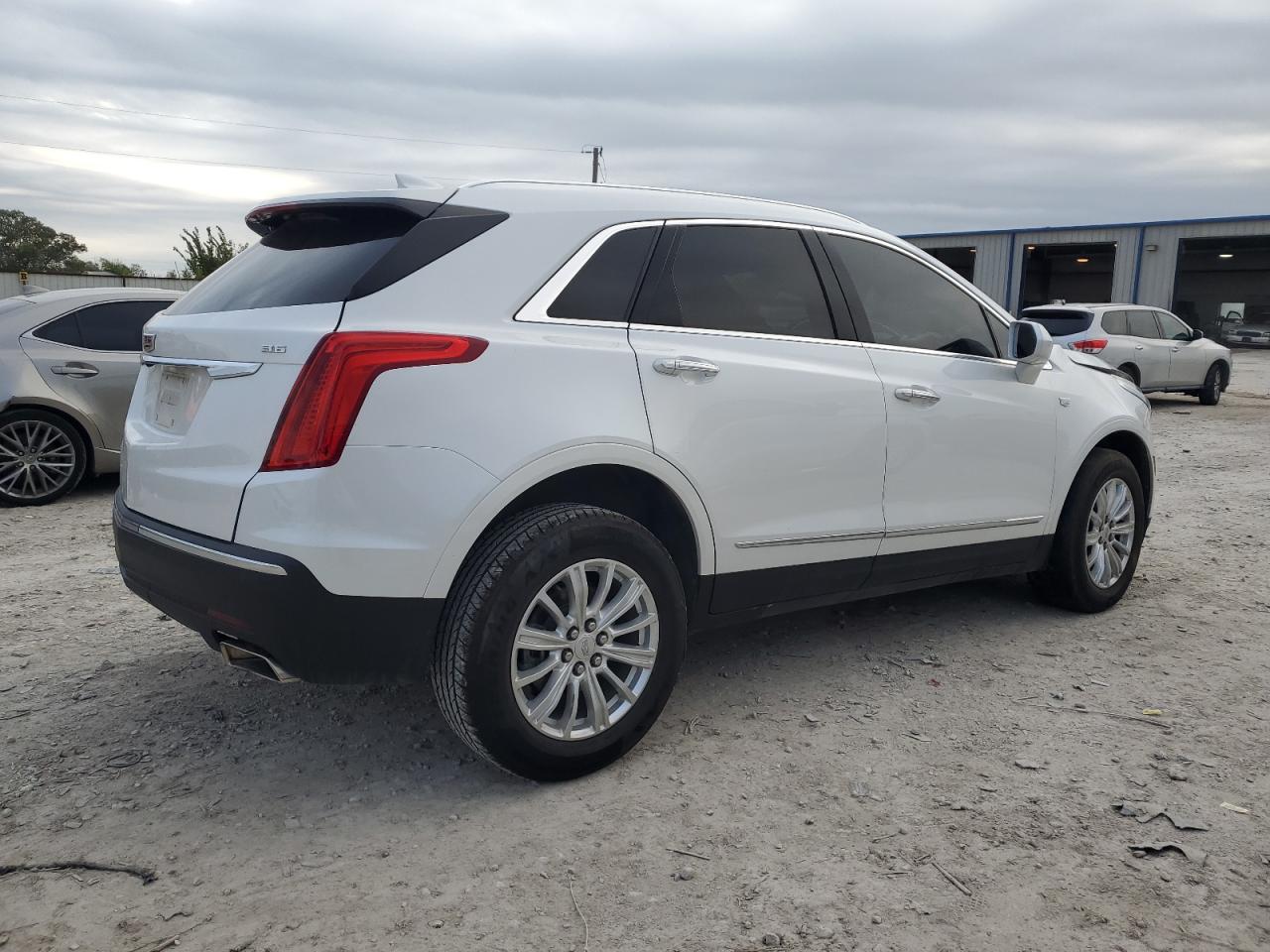 VIN 1GYKNARS9KZ122708 2019 CADILLAC XT5 no.3