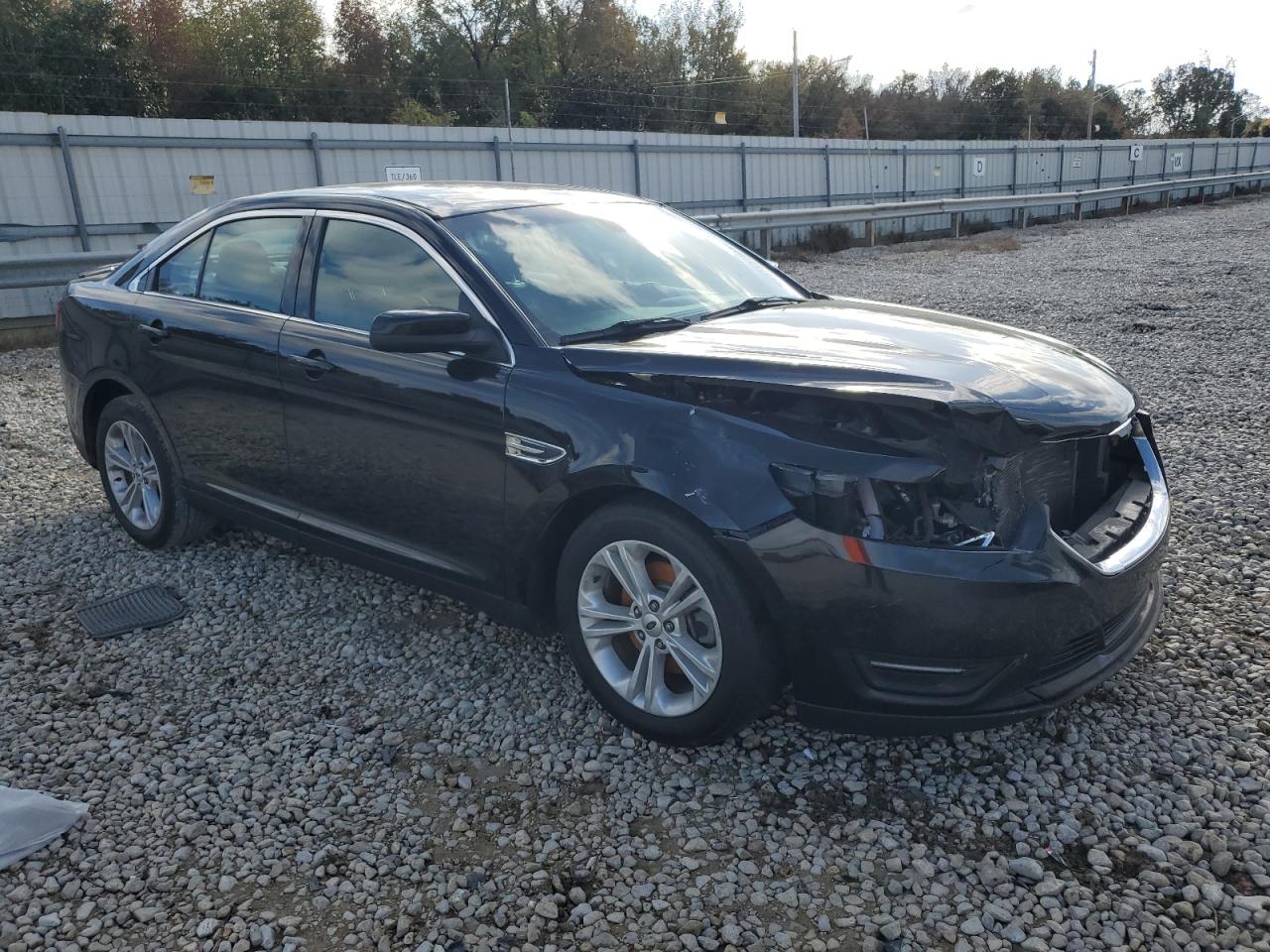 VIN 1FAHP2E81GG144057 2016 FORD TAURUS no.4