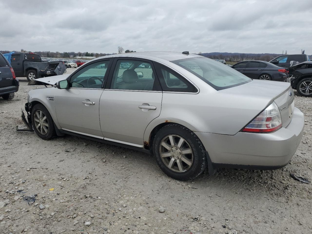 2008 Ford Taurus - Image 2