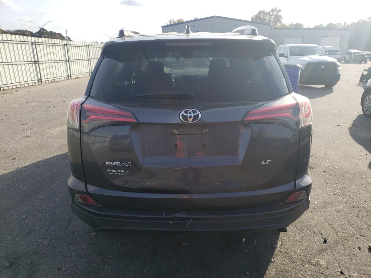 2018 Toyota Rav4 Le VIN: JTMZFREV7JJ165778 Lot: 79277224