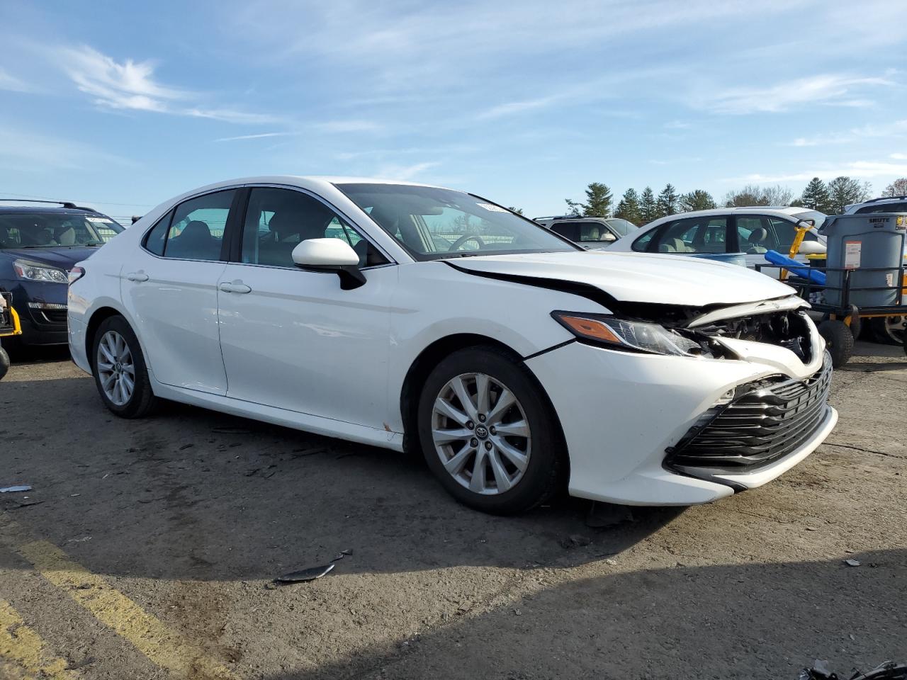 VIN 4T1B11HK8JU631084 2018 TOYOTA CAMRY no.4