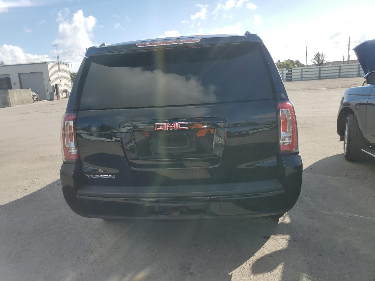 2020 GMC Yukon - Image 6