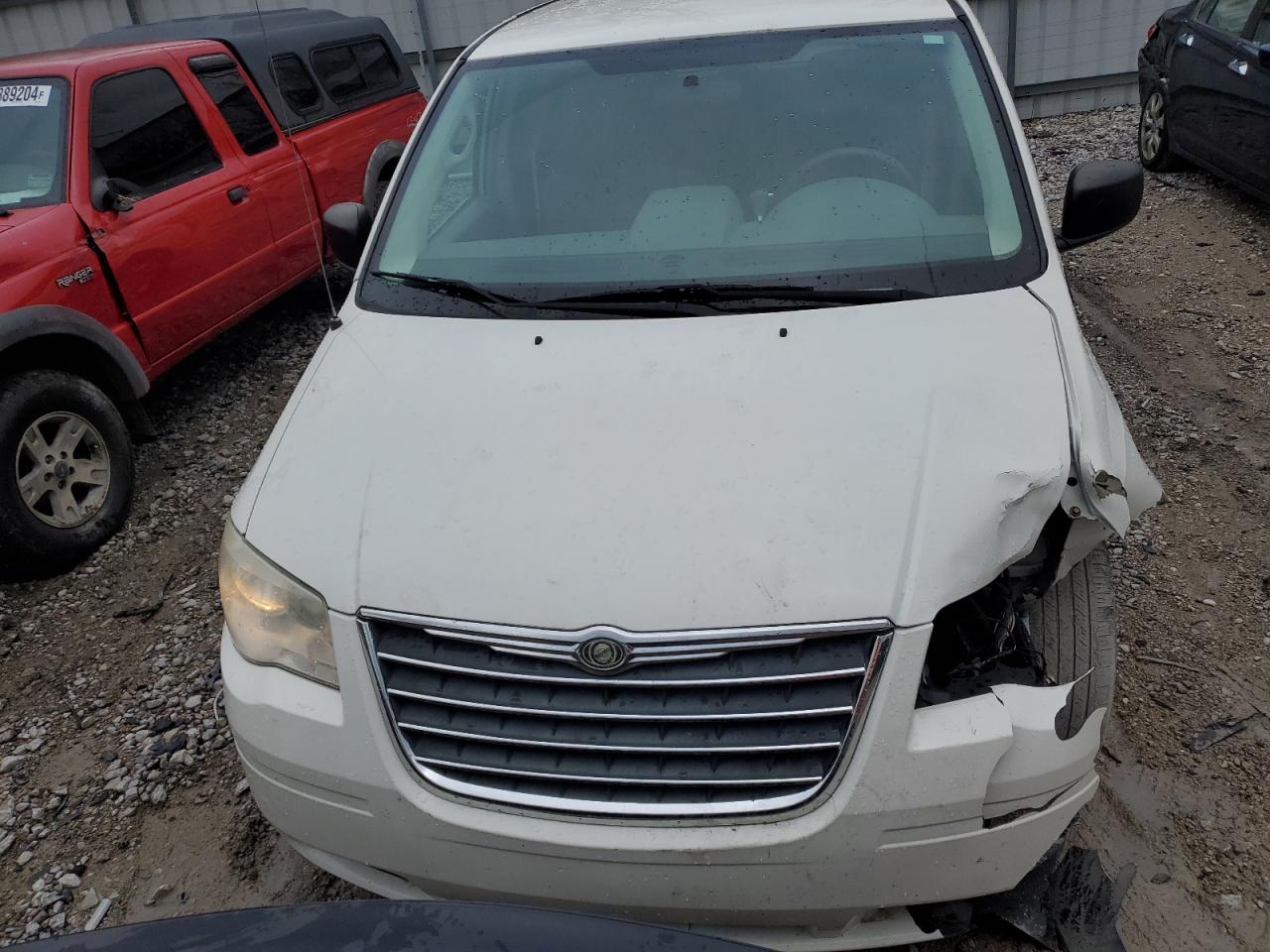 2010 Chrysler Town & Country Lx VIN: 2A4RR4DE5AR140945 Lot: 81454224