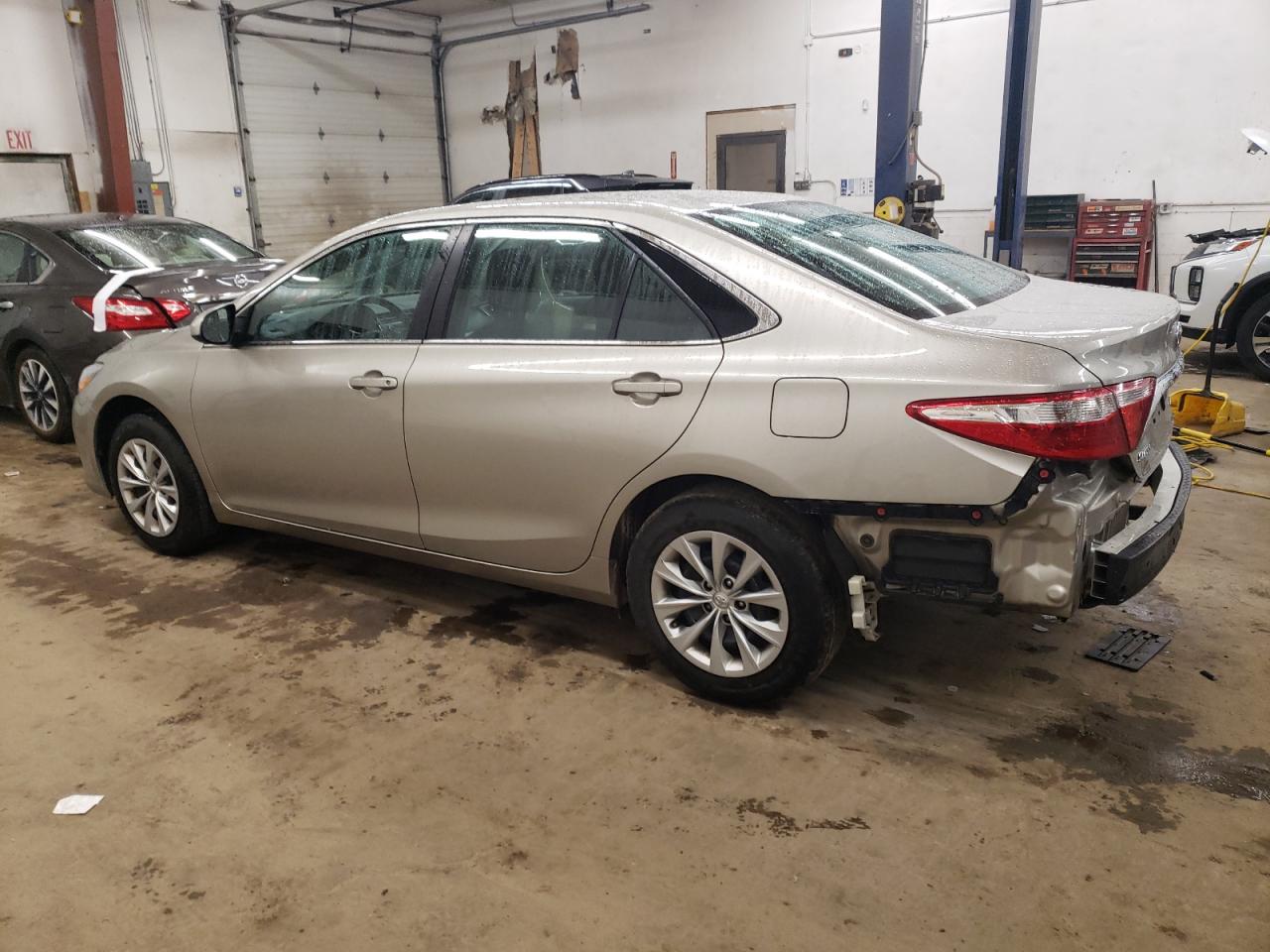 4T1BF1FKXHU774620 2017 TOYOTA CAMRY - Image 2