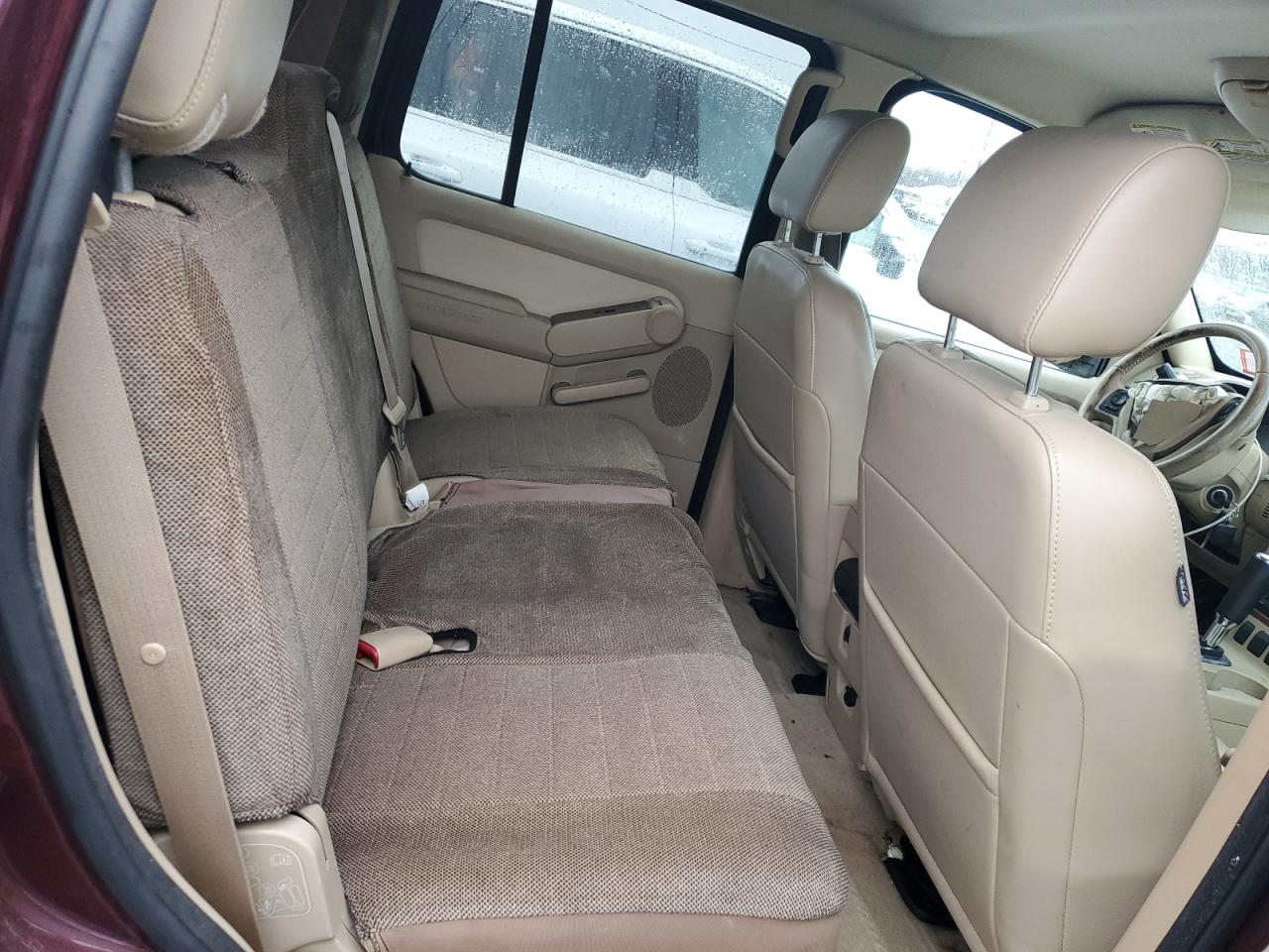 2006 Ford Explorer - Image 11